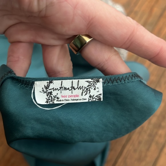 Teal silk Cami with lace - Picture 5 of 7